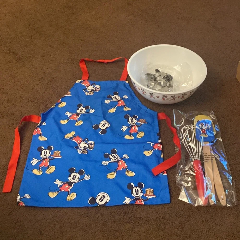 NWT- Disney Kids Baking Set - Picture 2 of 6